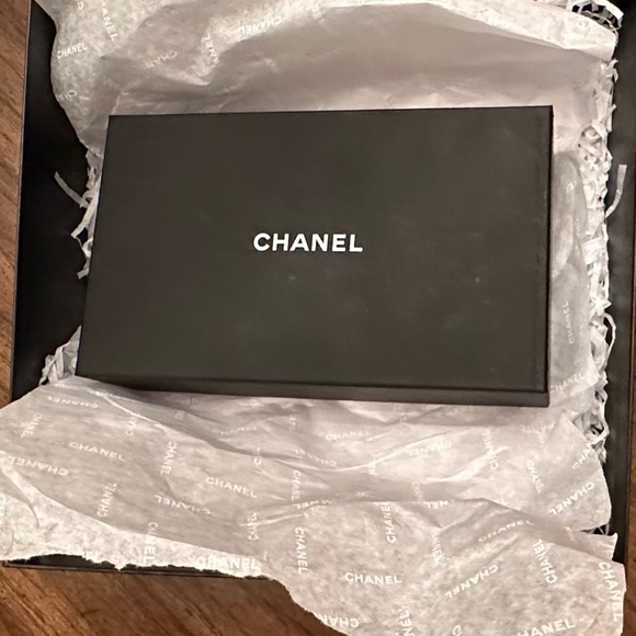 OVAL SUNGLASSES - CHANEL NEW 2023 - Coco Neige Sunglasses: Crystal CC Rimless - Picture 13 of 14